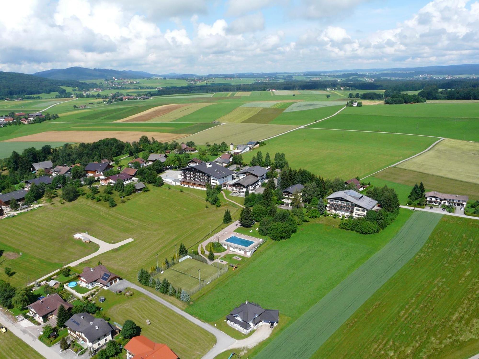 Hotel Lohninger-Schober Sankt Georgen im Attergau Ngoại thất bức ảnh